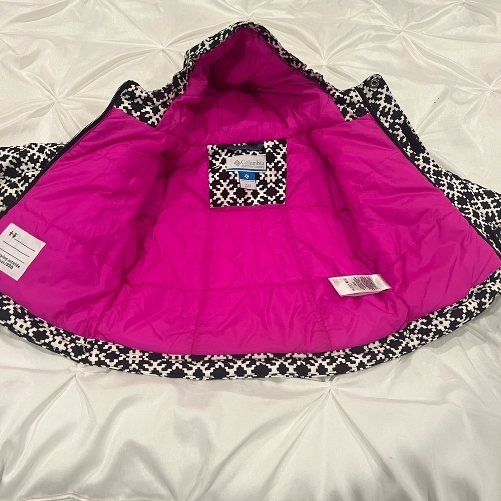 NWOT Stylish Black and White Girls Jacket Size 18-24 - Picture 9 of 12